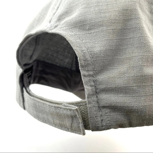 Blackhawks Gray Cap Adjustable Hook and Loop Hat - Picture 3 of 5